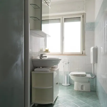 Youhosty - Trasimeno 40 * Milan