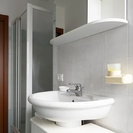 Apartment Youhosty - Trasimeno 40 Milan