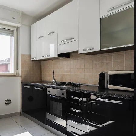 Apartment Youhosty - Trasimeno 40 Milan